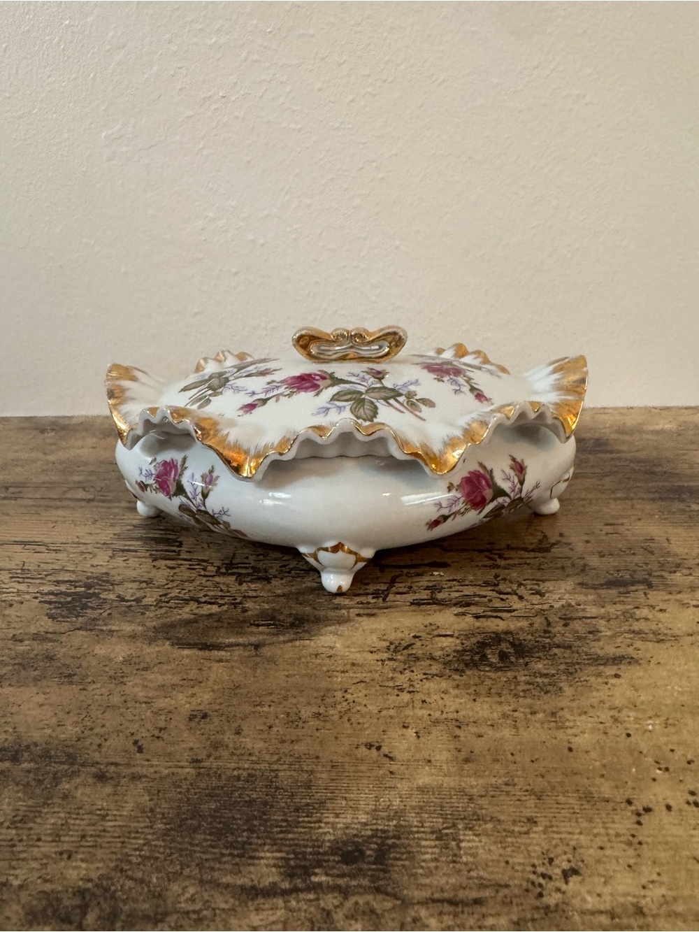 Vintage Porcelain Rose Trinket Box with Lid & Gold Trim - Picture 3 of 9